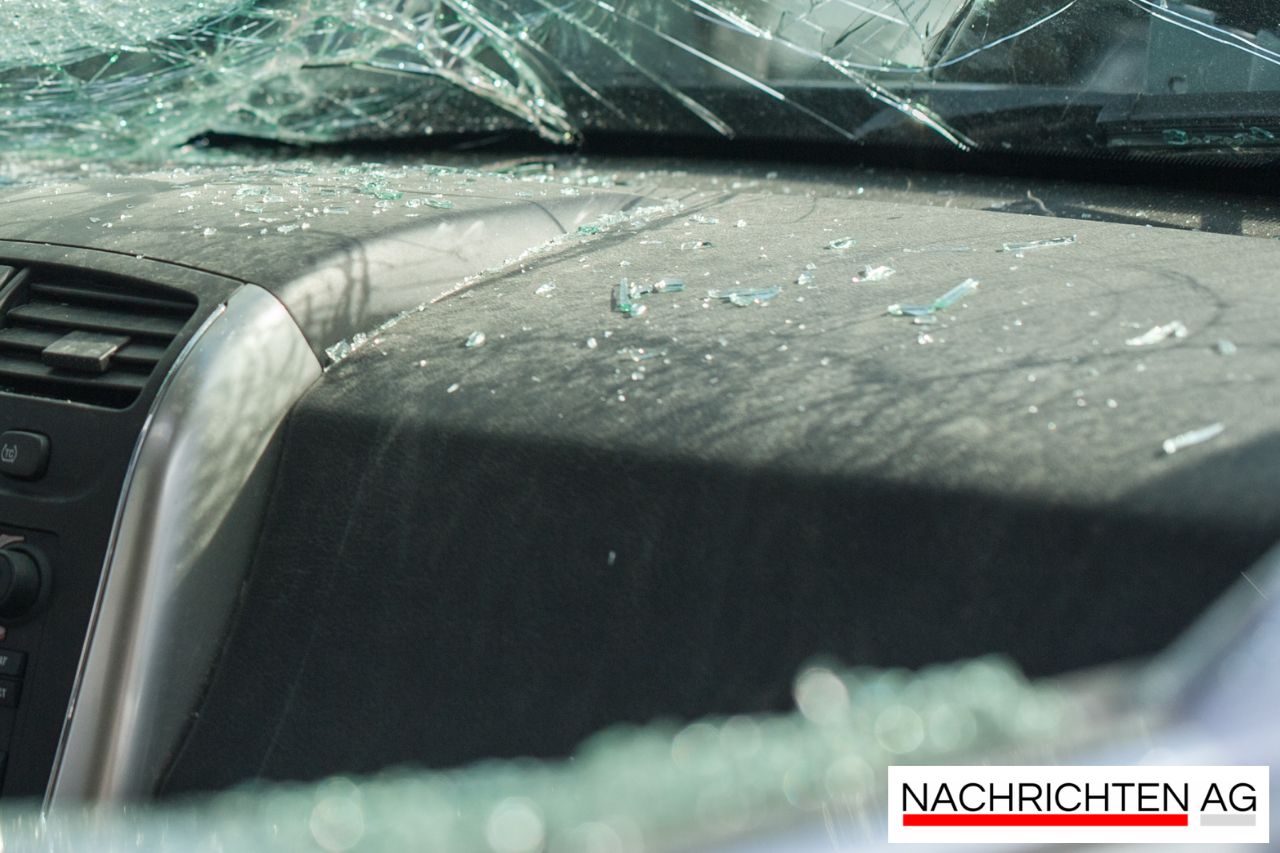 Schockierender Unfall auf B191: Zwei Verletzte nach Kollision!